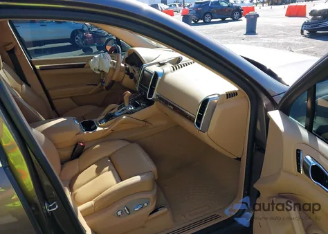 2013 Porsche Cayenne Diesel из США, поврежденный, VIN WP1AF2A28DLA32261